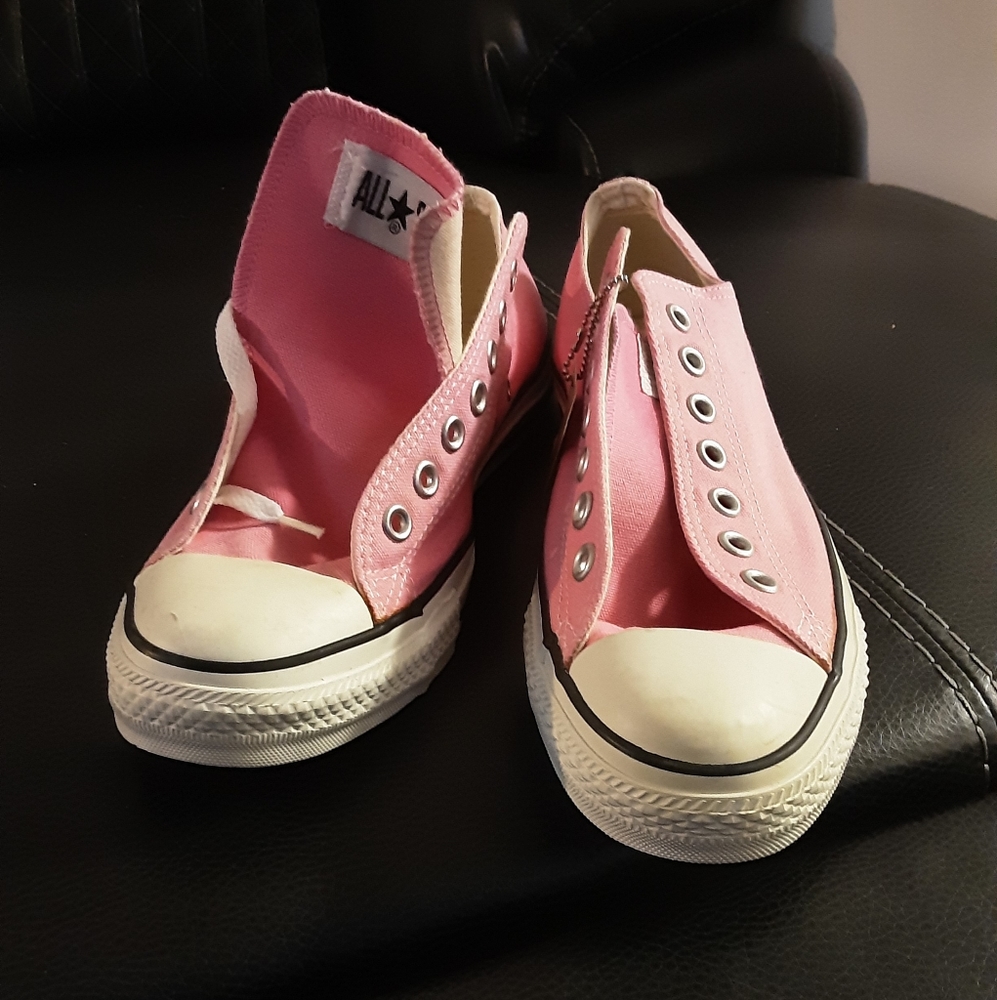Pink Converse - Picture 2 of 7
